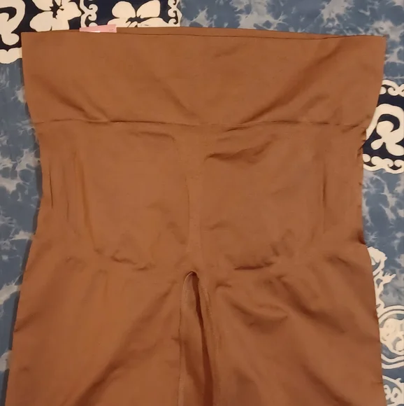 Cacique Brown High Waist Shorts with Seamless Design - Picture 9 of 10